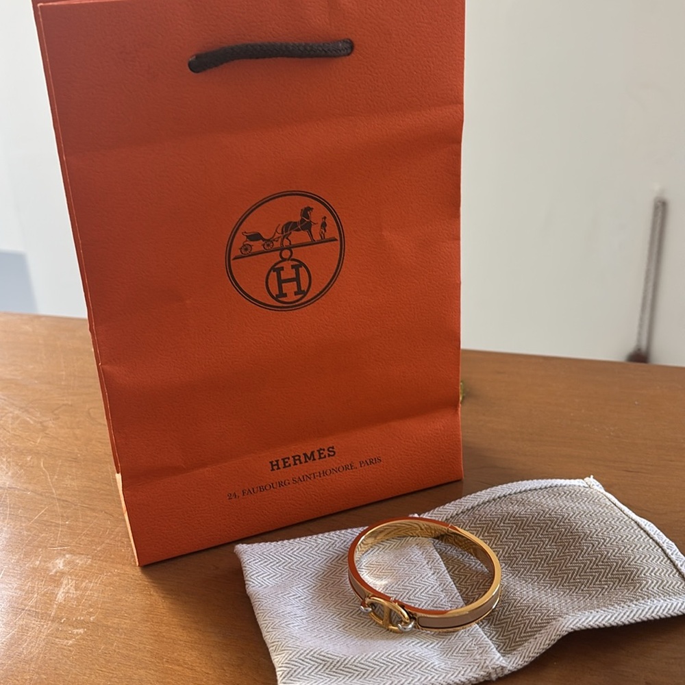 New Hermes Kelly Clic bracelet.not worn. Still has barcode on inside, with bag